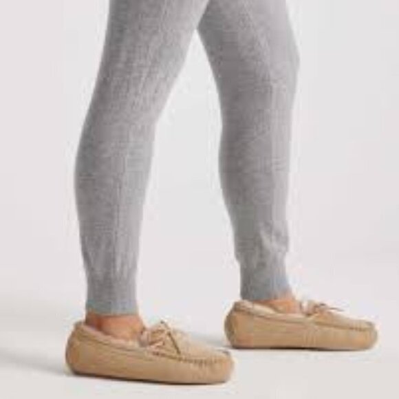 UGG Dakota Women Slippers Size 7 - Picture 1 of 9